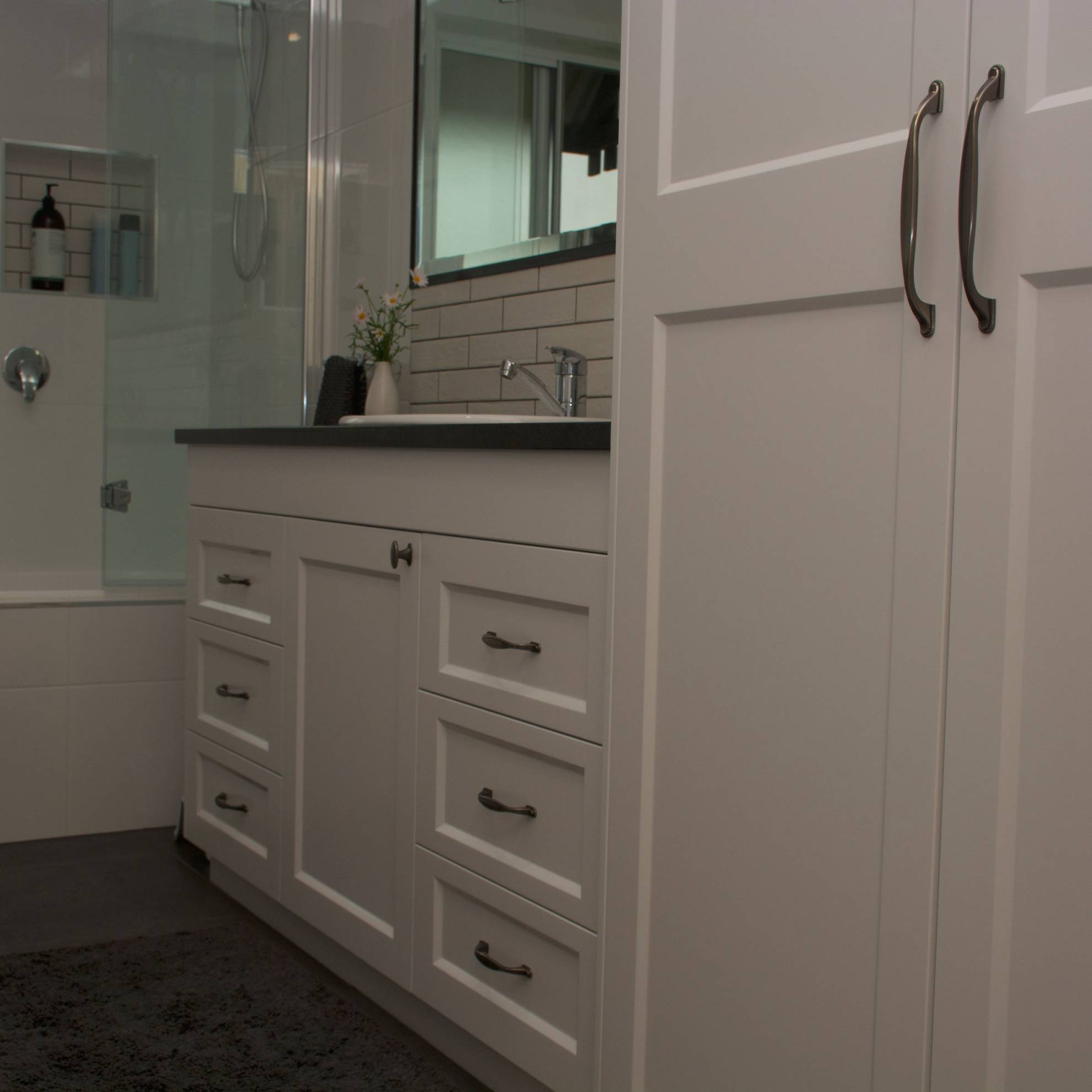 Vanity and linen press